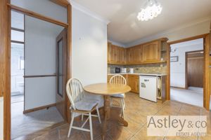 kitchen- click for photo gallery